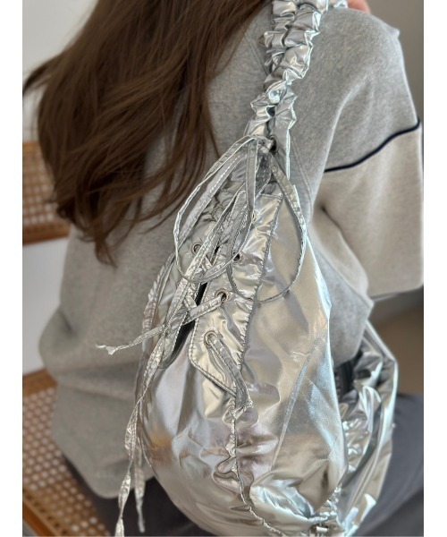 tiny tiny（ティニーティニー）の「サイド編み上げショルダーバッグ[tiny tiny(ティニーティニー)]（ショルダーバッグ・レディース・シルバー/ブラック/カーキ・FREE）」の18枚目の写真