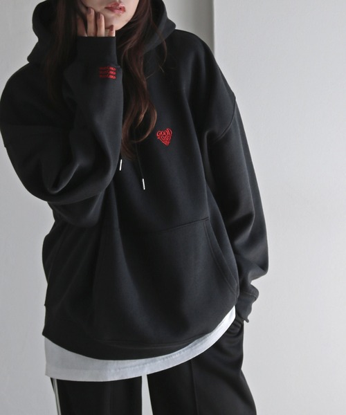 COURO（コウロ）の「リボンアート/ハートアート文字刺繍プルオーバーパーカー（パーカー・レディース・グレー/チャコールグレー/グレー系/ネイビー系/ブラック/ホワイト系/アイボリー/ホワイト/オートミール/ネイビー/チャコール/ブラック系・M/L）」の6枚目の写真