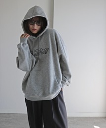 COURO（コウロ）の「リボンアート/ハートアート文字刺繍プルオーバーパーカー（パーカー）」