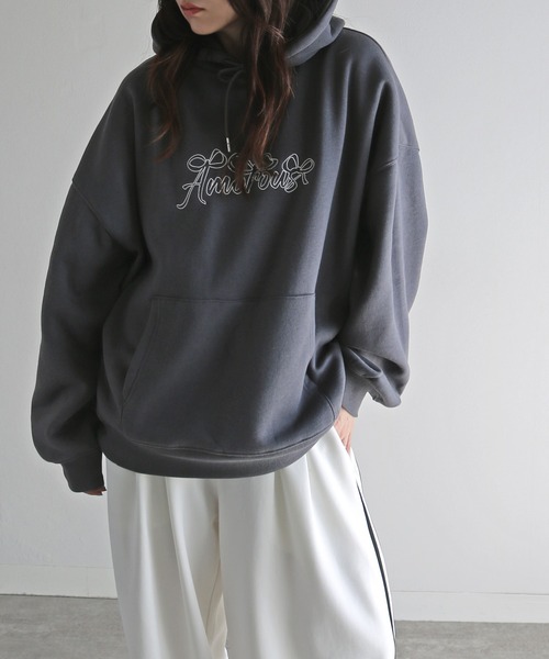 COURO（コウロ）の「リボンアート/ハートアート文字刺繍プルオーバーパーカー（パーカー・レディース・グレー/チャコールグレー/グレー系/ネイビー系/ブラック/ホワイト系/アイボリー/ホワイト/オートミール/ネイビー/チャコール/ブラック系・M/L）」の7枚目の写真