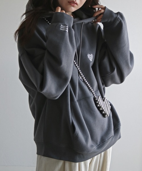 COURO（コウロ）の「リボンアート/ハートアート文字刺繍プルオーバーパーカー（パーカー・レディース・グレー/チャコールグレー/グレー系/ネイビー系/ブラック/ホワイト系/アイボリー/ホワイト/オートミール/ネイビー/チャコール/ブラック系・M/L）」の8枚目の写真