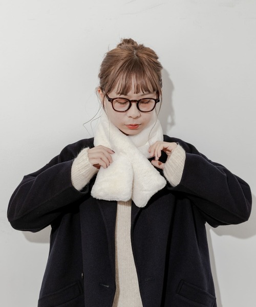 SMELLY（スメリー）の「エコファーミニティペット（マフラー・レディース・ライトブルー/ホワイト・-）」の6枚目の写真