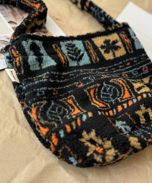 NOLITA LABORATORY(ノリータラボラトリー)の「【 NOLITA / ノリータ 】ボヘミアン エスニック柄 ボア ショルダーバッグ(ショルダーバッグ・レディース・ブラック/レッド/ブラウン・FREE)」の4枚目の写真