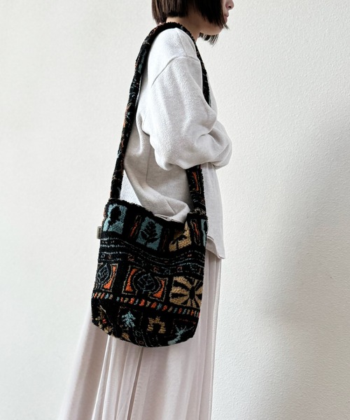 NOLITA LABORATORY(ノリータラボラトリー)の「【 NOLITA / ノリータ 】ボヘミアン エスニック柄 ボア ショルダーバッグ(ショルダーバッグ・レディース・ブラック/レッド/ブラウン・FREE)」の19枚目の写真