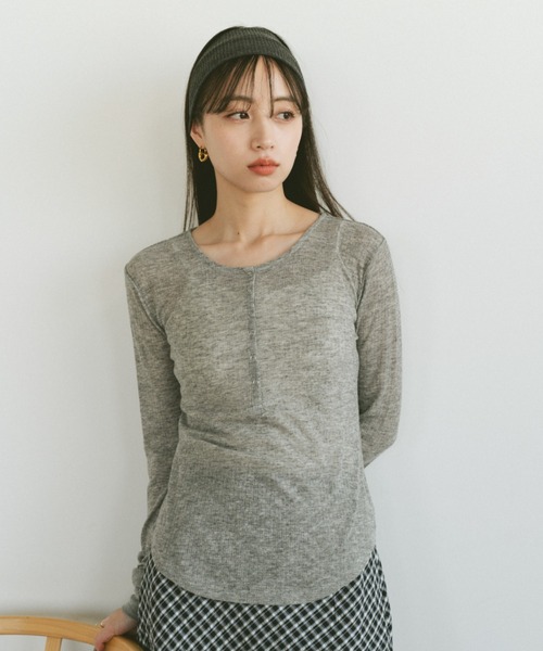 VANNIE U(ヴァニーユー)の「ミニスナップシアートップス(Tシャツ/カットソー・レディース・アイボリー/ブラック/グレー・FREE)」の3枚目の写真