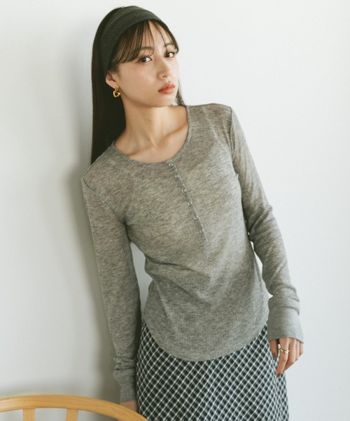VANNIE U(ヴァニーユー)の「ミニスナップシアートップス(Tシャツ/カットソー・レディース・アイボリー/ブラック/グレー・FREE)」の19枚目の写真