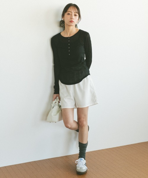VANNIE U(ヴァニーユー)の「ミニスナップシアートップス(Tシャツ/カットソー・レディース・アイボリー/ブラック/グレー・FREE)」の9枚目の写真