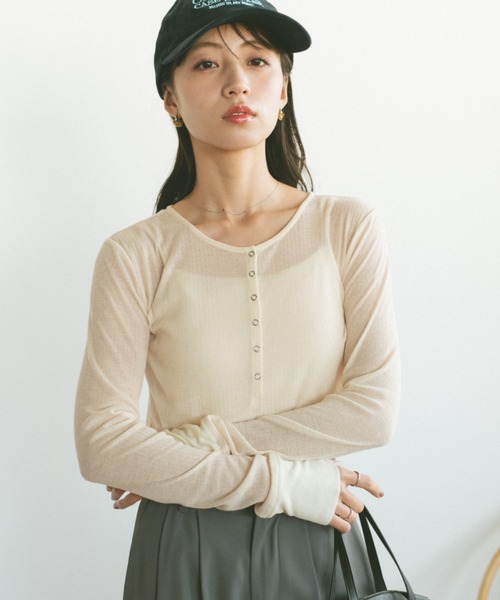 VANNIE U(ヴァニーユー)の「ミニスナップシアートップス(Tシャツ/カットソー・レディース・アイボリー/ブラック/グレー・FREE)」の10枚目の写真