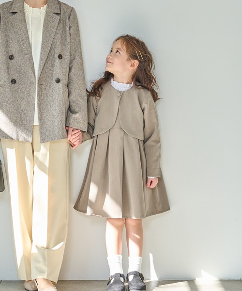 pairmanon(ペアマノン)の「ボレロ&ノースリーブプリーツワンピース(ワンピース・キッズ・ベージュ/ネイビー・140/130/150/100/120/110/90)」の1枚目の写真