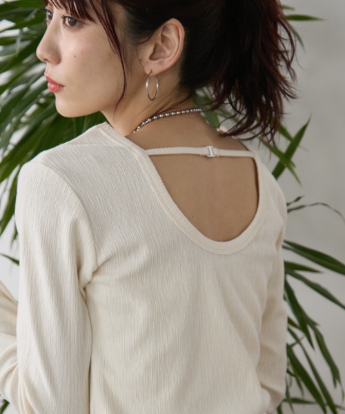 Auntie Rosa Holiday(アンティローザホリデー)の「ホックストラップバックオープンプルオーバー(Tシャツ/カットソー・レディース・ベージュ/ブラック/サックスブルー・FREE)」の12枚目の写真