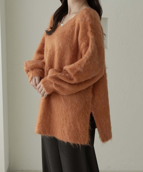 Ambre Neige(アンブルネージュ)の「ルーズシャギーVネックニット/WEB/EC限定商品(ニット/セーター・レディース・ダークブラウン/オレンジ/アイボリー/ライトブルー・FREE)」の11枚目の写真