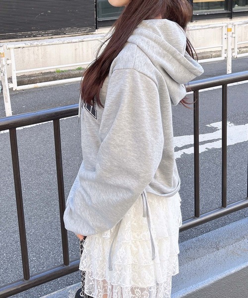 INGNI(イング)の「フロントロゴスウェットショートパーカー(パーカー・レディース・ブラック/グレー/オフホワイト・M)」の11枚目の写真