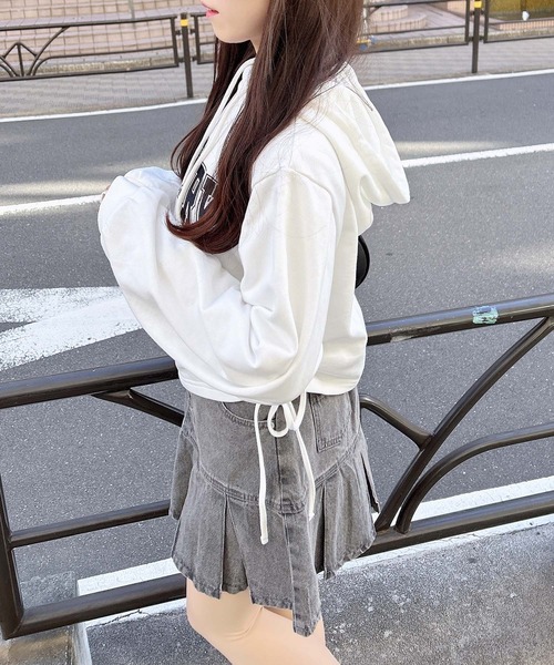 INGNI(イング)の「フロントロゴスウェットショートパーカー(パーカー・レディース・ブラック/グレー/オフホワイト・M)」の20枚目の写真