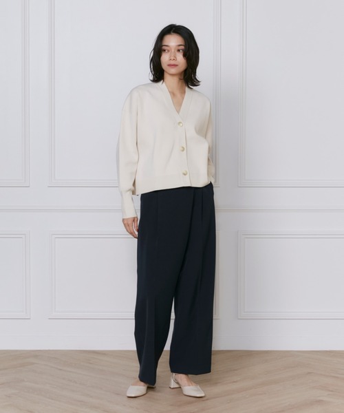 INED（イネド）の「TCストレッチ スムースカーディガン（カーディガン/ボレロ・レディース・ベージュ/オフホワイト/ブルー・9号）」の8枚目の写真