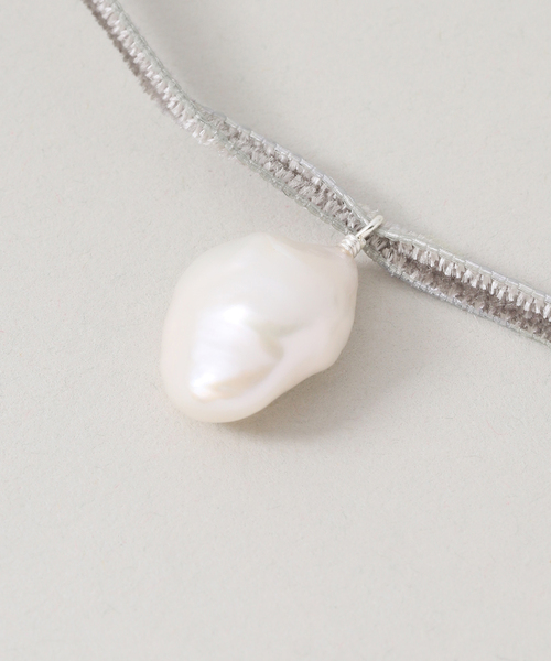 La TOTALITE（ラトータリテ）の「【ル ボンボン/LES BONBON】liberty pearl necklace（ネックレス・レディース・ブラック/チャコールグレー・FREE）」の6枚目の写真