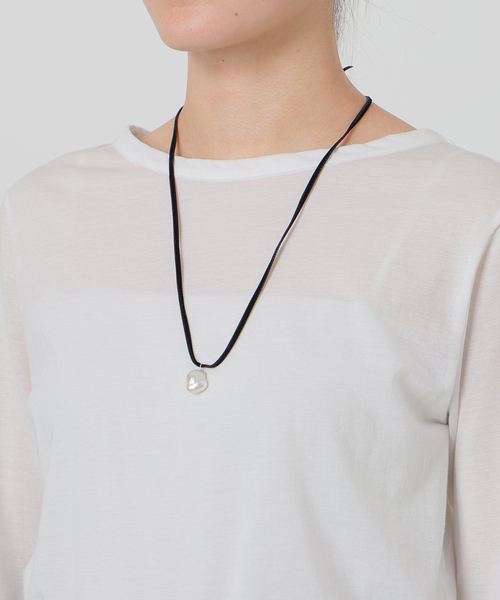 La TOTALITE（ラトータリテ）の「【ル ボンボン/LES BONBON】liberty pearl necklace（ネックレス・レディース・ブラック/チャコールグレー・FREE）」の7枚目の写真