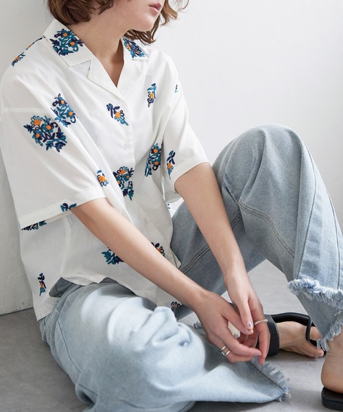 notch.（ノッチ）の「【 notch. by yui 】エンブロイダリーオープンカラーシャツ（シャツ/ブラウス・レディース・ブルー/オフホワイト/イエロー/ブラウン・M）」の6枚目の写真