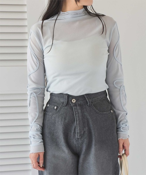 titivate(ティティベイト)の「袖コード刺繍ハイネックプルオーバー(Tシャツ/カットソー・レディース・チャコール/ブルー/アイボリー・M)」の6枚目の写真