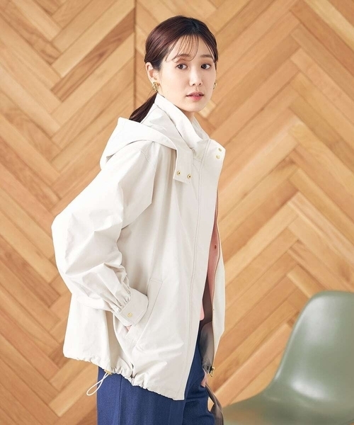 a.v.v（アーヴェヴェ）の「【2WAY/微撥水】フード付きスタンドカラージャケット（ブルゾン・レディース・アイボリー/ネイビー・42/40/38/34/36）」の2枚目の写真