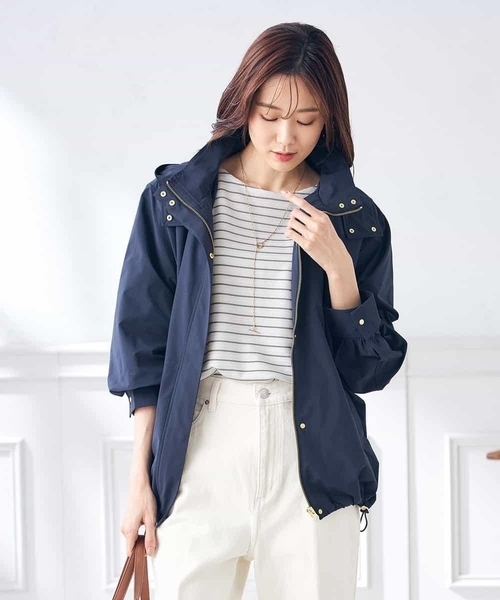 a.v.v（アーヴェヴェ）の「【2WAY/微撥水】フード付きスタンドカラージャケット（ブルゾン・レディース・アイボリー/ネイビー・42/40/38/34/36）」の8枚目の写真