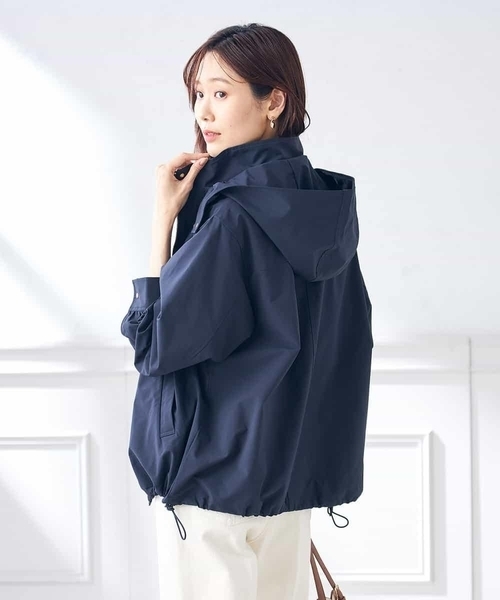 a.v.v（アーヴェヴェ）の「【2WAY/微撥水】フード付きスタンドカラージャケット（ブルゾン・レディース・アイボリー/ネイビー・42/40/38/34/36）」の10枚目の写真