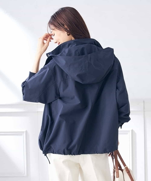 a.v.v（アーヴェヴェ）の「【2WAY/微撥水】フード付きスタンドカラージャケット（ブルゾン・レディース・アイボリー/ネイビー・42/40/38/34/36）」の11枚目の写真