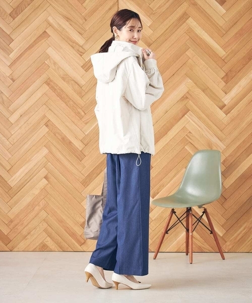 a.v.v（アーヴェヴェ）の「【2WAY/微撥水】フード付きスタンドカラージャケット（ブルゾン・レディース・アイボリー/ネイビー・42/40/38/34/36）」の19枚目の写真