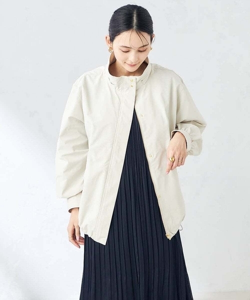 a.v.v（アーヴェヴェ）の「【2WAY/微撥水】フード付きスタンドカラージャケット（ブルゾン・レディース・アイボリー/ネイビー・42/40/38/34/36）」の20枚目の写真