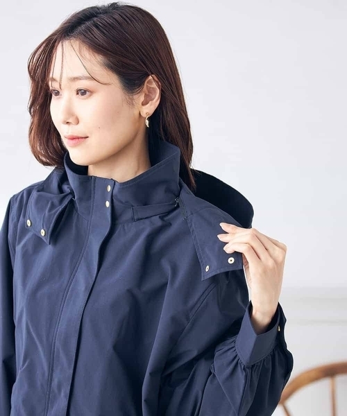 a.v.v（アーヴェヴェ）の「【2WAY/微撥水】フード付きスタンドカラージャケット（ブルゾン・レディース・アイボリー/ネイビー・42/40/38/34/36）」の3枚目の写真