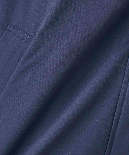 a.v.v（アーヴェヴェ）の「【2WAY/微撥水】フード付きスタンドカラージャケット（ブルゾン・レディース・アイボリー/ネイビー・42/40/38/34/36）」の6枚目の写真