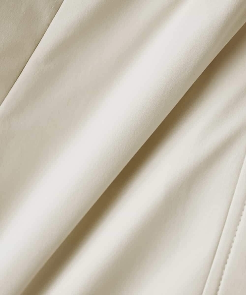 a.v.v（アーヴェヴェ）の「【2WAY/微撥水】フード付きスタンドカラージャケット（ブルゾン・レディース・アイボリー/ネイビー・42/40/38/34/36）」の7枚目の写真