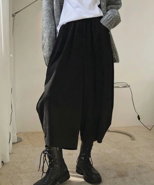 SallyLunn(サリーラン)の「ワイドコクーンパンツ(その他パンツ・レディース・ブラック/アイボリー/ブルー・MEDIUM/LARGE)」の4枚目の写真