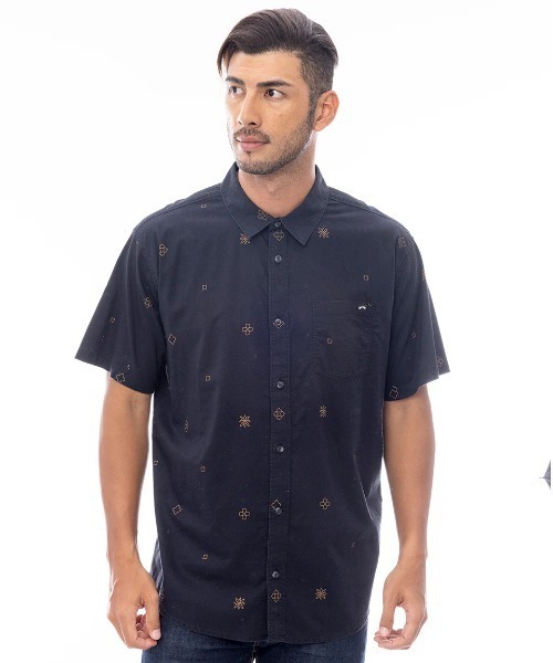 BILLABONG(ビラボン)の「BILLABONG メンズ SUNDAYS MINI SS 半袖シャツ 【2025年春夏モデル】/ビラボン総柄プリント半袖シャツ(シャツ/ブラウス・メンズ・モスグリーン/ブラック/クリーム・X-LARGE/MEDIUM/LARGE)」の1枚目の写真