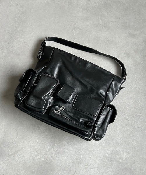 B.R.U（ブル）の「フェイクレザーアウトポケットアクセントショルダーバッグ（ショルダーバッグ・メンズ・ブラック系その他/ブラック・FREE）」の4枚目の写真