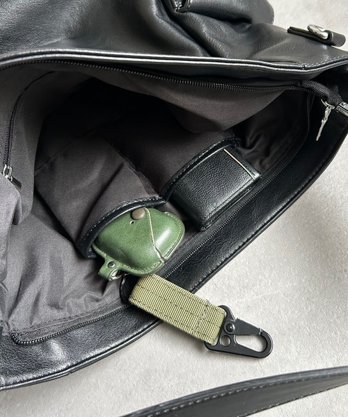 B.R.U（ブル）の「フェイクレザーアウトポケットアクセントショルダーバッグ（ショルダーバッグ・メンズ・ブラック系その他/ブラック・FREE）」の8枚目の写真