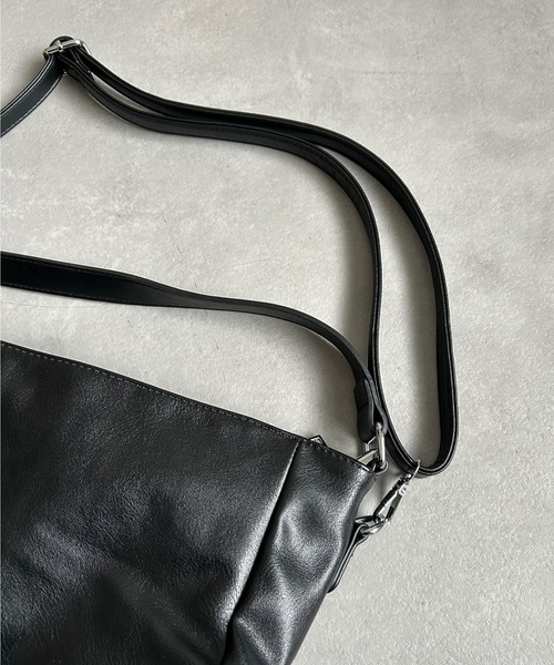 B.R.U（ブル）の「フェイクレザーアウトポケットアクセントショルダーバッグ（ショルダーバッグ・メンズ・ブラック系その他/ブラック・FREE）」の13枚目の写真