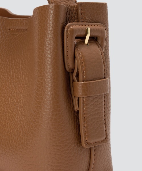 PELLICO（ペリーコ）の「ANELLI TURNLOCK バッグ CAMEL（ショルダーバッグ・レディース・ブラウン・FREE）」の6枚目の写真