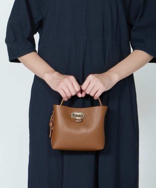 PELLICO（ペリーコ）の「ANELLI TURNLOCK バッグ CAMEL（ショルダー