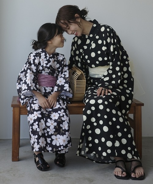 Neina（ネイナ）の「【浴衣】ドット柄ワンピース浴衣セット（上衣＋ワンピース＋帯） 〔Neina〕（浴衣・レディース・ホワイト系/ブラック系・FREE）」の3枚目の写真