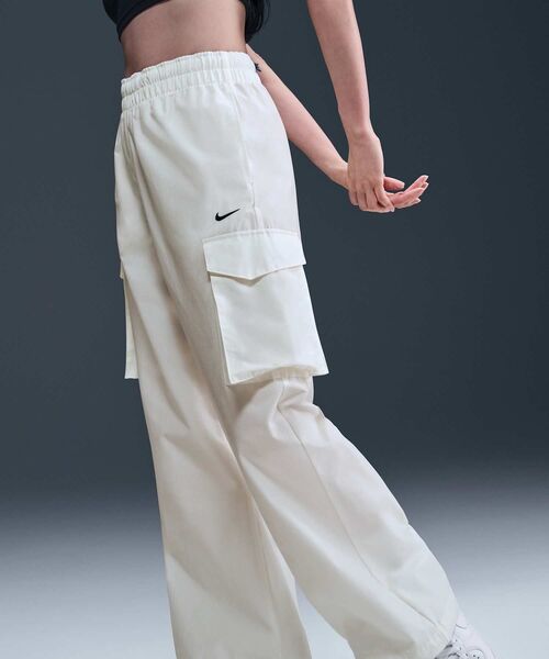 【新品未使用】NIKE ハイライズ ウーブン カーゴ パンツ レディース M NIKE（ナイキ）の「ナイキ スポーツウェア エッセンシャル