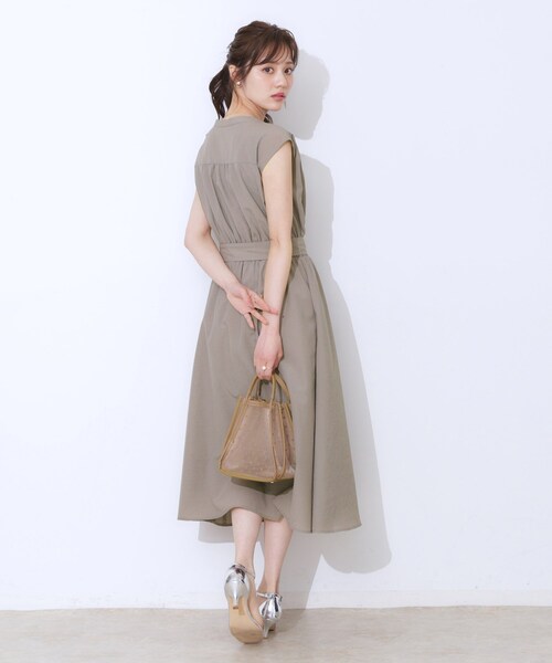 couture brooch（クチュールブローチ）の「【ドライタッチ・しわになりにくい・通勤】麻調シャツワンピース（ワンピース・レディース・ブルー/ブラウン系/ネイビー・38/36/42/40）」の12枚目の写真