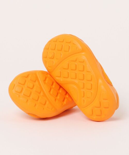NIKE(ナイキ)の「《NIKE》アクアスウッシュ TD(サンダル・キッズ・オレンジ/パープル/ブラック・12.0cm/13.0cm)」の5枚目の写真