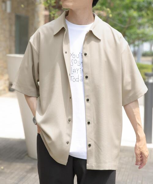 ITEMS URBANRESEARCH（アイテムズ アーバンリサーチ）の「2wayストレッチスナップ半袖シャツ（シャツ/ブラウス・メンズ・ベージュ/ネイビー/グレー/ブラック/ライトベージュ・MEDIUM/LARGE）」の4枚目の写真