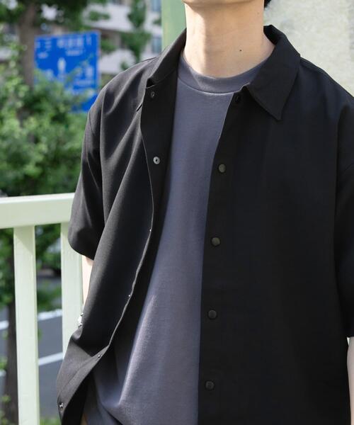 ITEMS URBANRESEARCH（アイテムズ アーバンリサーチ）の「2wayストレッチスナップ半袖シャツ（シャツ/ブラウス・メンズ・ベージュ/ネイビー/グレー/ブラック/ライトベージュ・MEDIUM/LARGE）」の7枚目の写真