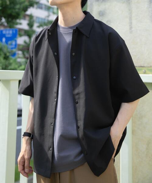 ITEMS URBANRESEARCH（アイテムズ アーバンリサーチ）の「2wayストレッチスナップ半袖シャツ（シャツ/ブラウス・メンズ・ベージュ/ネイビー/グレー/ブラック/ライトベージュ・MEDIUM/LARGE）」の9枚目の写真