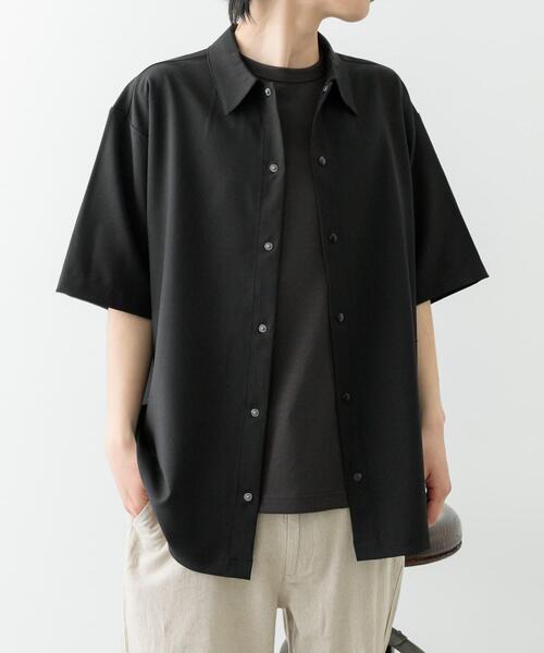 ITEMS URBANRESEARCH（アイテムズ アーバンリサーチ）の「2wayストレッチスナップ半袖シャツ（シャツ/ブラウス・メンズ・ベージュ/ネイビー/グレー/ブラック/ライトベージュ・MEDIUM/LARGE）」の16枚目の写真