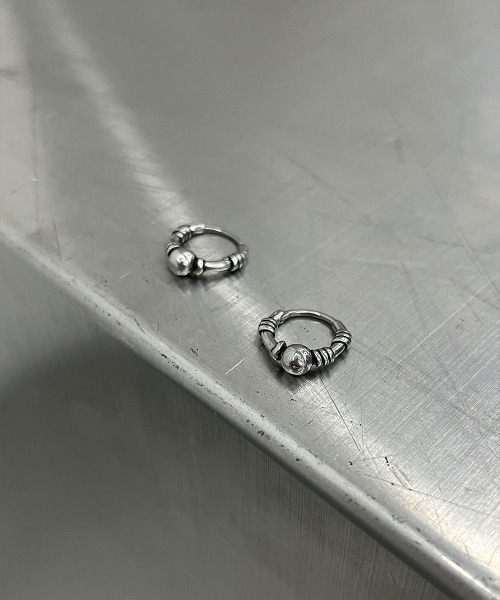 4INT.(フォイント)の「ワンタッチ デザイン フープ ピアス / サージカルステンレス316L (金属アレルギー対応)(ピアス(両耳用)・レディース・シルバー・FREE)」の1枚目の写真