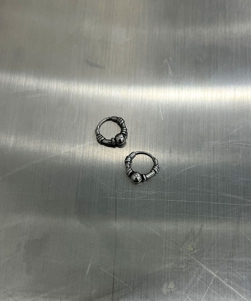 4INT.(フォイント)の「ワンタッチ デザイン フープ ピアス / サージカルステンレス316L (金属アレルギー対応)(ピアス(両耳用)・レディース・シルバー・FREE)」の3枚目の写真