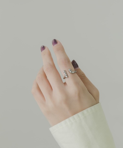 SMELLY(スメリー)の「ステンレスニュアンスラインリング(リング・レディース・シルバー・-)」の6枚目の写真