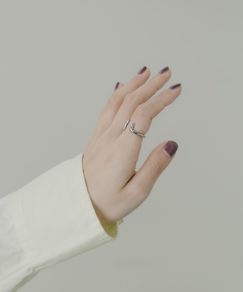 SMELLY(スメリー)の「ステンレスニュアンスラインリング(リング・レディース・シルバー・-)」の2枚目の写真